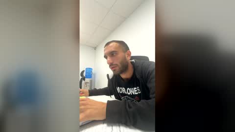 Snapshot of claudiolicro chatting on 12.14.25 claudiolicro online show from 12.14.25