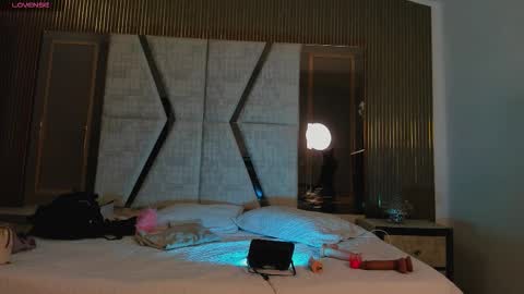 Cleo Adams online show from 10.12.25