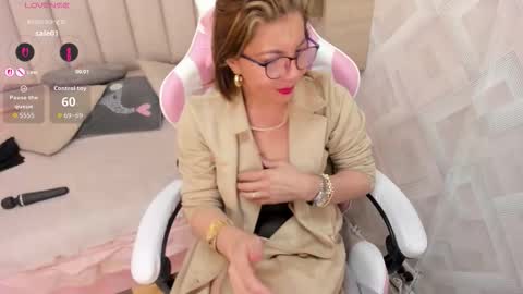 clhoe_johnson_ online show from 12.20.25