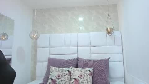 Snapshot of cloe_555 chatting on 10.18.25 Cloe 555 online show from 10.18.25