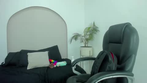 Snapshot of cloe_amazingg chatting on 12.15.25 Cloe online show from 12.15.25