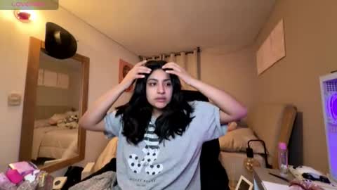 cloe small online show from 11.28.25