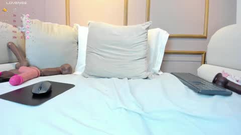 Snapshot of cloehap chatting on 12.19.24 Cloe online show from 12.19.24