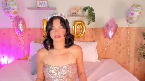 Snapshot of cloehsmiith chatting on 11.15.25 Chloe Smith online show from 11.15.25