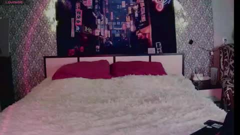 closertous online show from 12.15.25