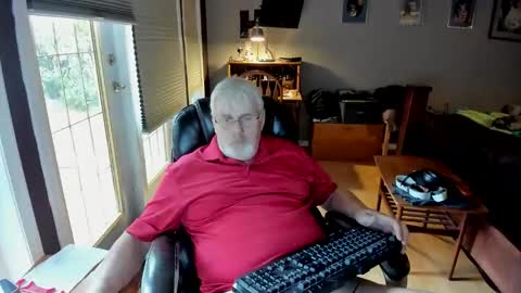 Snapshot of cloudalert62 chatting on 10.31.25 cloudalert62 online show from 10.31.25