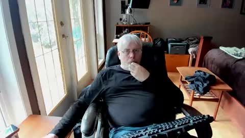 Snapshot of cloudalert62 chatting on 11.17.25 cloudalert62 online show from 11.17.25