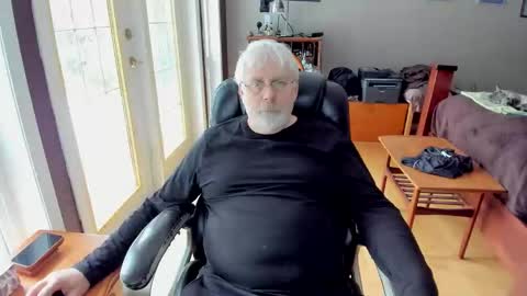 Snapshot of cloudalert62 chatting on 11.28.25 cloudalert62 online show from 11.28.25