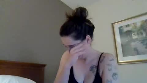 Snapshot of cloudyydayzz chatting on 04.24.26 tallhungandcloudy online show from 04.24.26