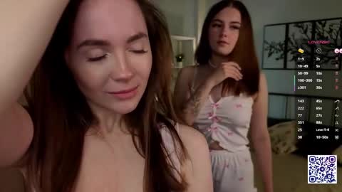 Snapshot of cloverfarewell chatting on 09.20.25 Kira online show from 09.20.25