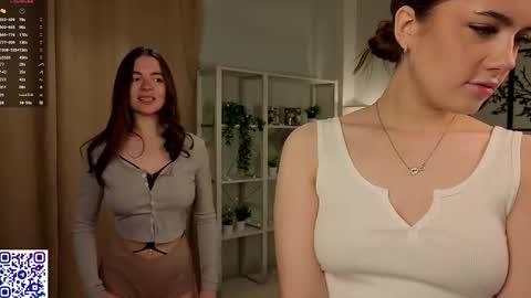 Snapshot of cloverfarewell chatting on 10.16.25 Kira online show from 10.16.25