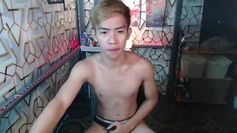 Snapshot of clyde_twinkx chatting on 10.26.25 clyde_twinkx online show from 10.26.25