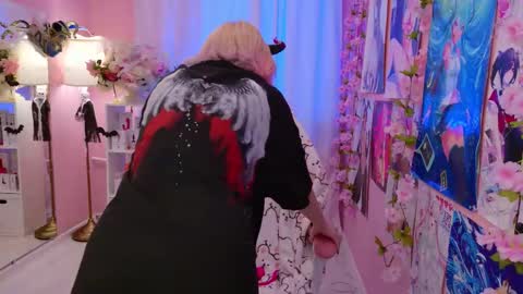 Mia online show from 10.23.25