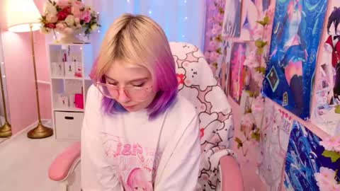 Mia online show from 11.21.25