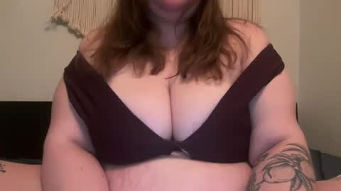 Snapshot of coconutbasil chatting on 01.31.25 coconutbasil online show from 01.31.25