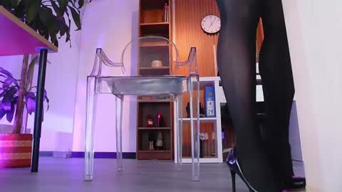 Snapshot of colete_milf chatting on 06.24.26 Samantha online show from 06.24.26