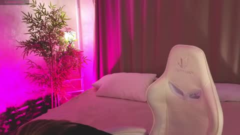 Collen Mon Tue Wed Thu Fri GMT 3 0300am - 0900am  online show from 04.02.26