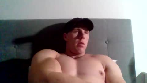 Snapshot of college_muscle chatting on 01.02.25 foreverxshredded online show from 01.02.25
