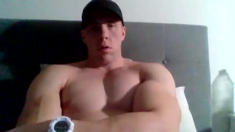 Snapshot of college_muscle chatting on 01.31.25 foreverxshredded online show from 01.31.25