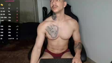 Snapshot of colombianmuscle8 chatting on 01.17.25 colombianmuscle8 online show from 01.17.25