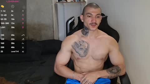 Snapshot of colombianmuscle8 chatting on 01.26.25 colombianmuscle8 online show from 01.26.25