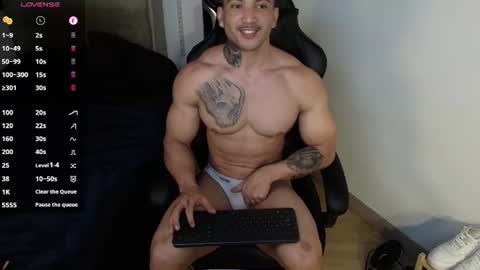 Snapshot of colombianmuscle8 chatting on 06.10.26 colombianmuscle8 online show from 06.10.26