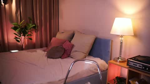 Snapshot of come_in_bed chatting on 05.06.26 Audrey online show from 05.06.26