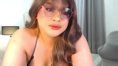 Snapshot of commanderroxyx chatting on 01.28.25 Roxy online show from 01.28.25