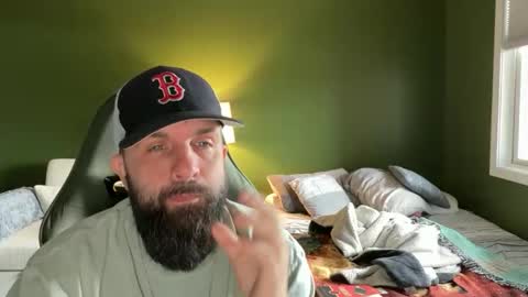 Snapshot of concentralized chatting on 12.01.25 Matt online show from 12.01.25