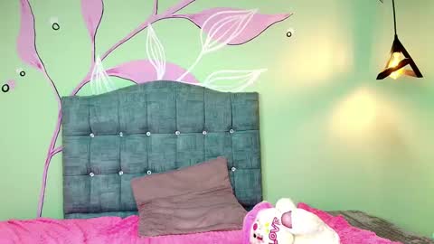 C O N N I E online show from 03.04.25