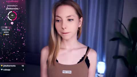 Snapshot of constanceglascov chatting on 09.16.25 Hello im Sofia Welcme to my room .More hugs and kiss for you online show from 09.16.25