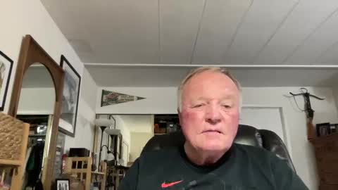 Snapshot of cookoosnest chatting on 09.17.25 cookoosnest online show from 09.17.25