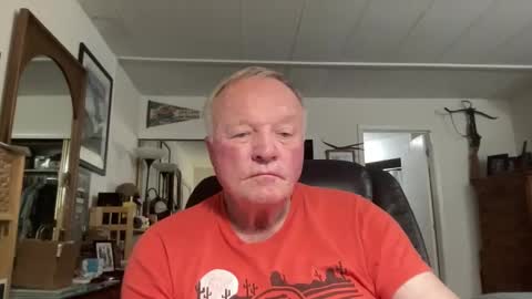 Snapshot of cookoosnest chatting on 05.16.26 cookoosnest online show from 05.16.26