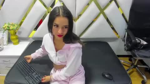 CooperEmma  online show from 12.19.24