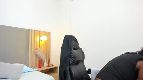 C O R A  L online show from 11.05.25