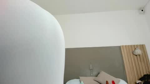 C O R A  L online show from 12.05.25