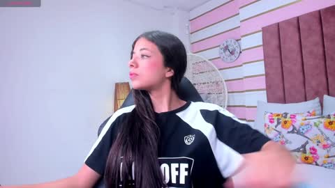 Snapshot of coral_taylorr chatting on 12.17.24 Coral online show from 12.17.24