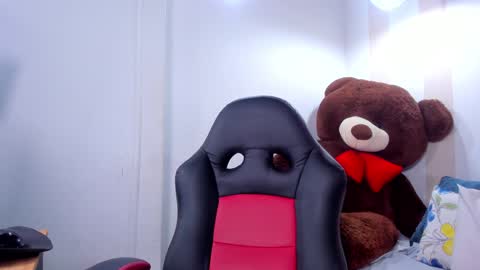 Snapshot of coral_taylorr chatting on 12.21.24 Coral online show from 12.21.24