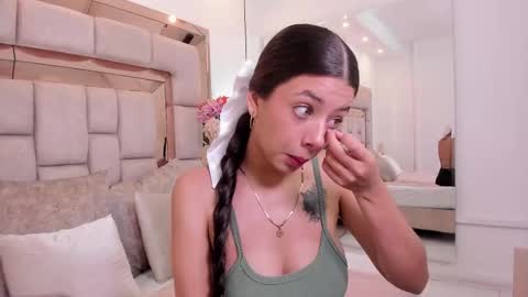 Snapshot of coral_taylorr chatting on 10.11.25 Coral online show from 10.11.25