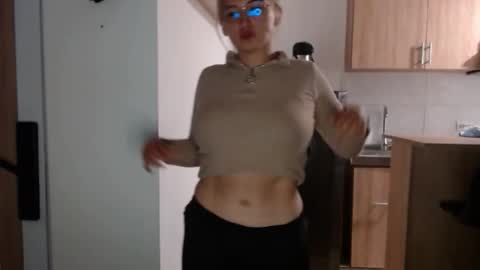 Coralein online show from 12.23.25