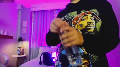 Coral Stefani online show from 01.20.25