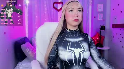 Coral Stefani online show from 02.19.25