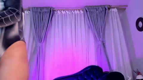 Coral Stefani online show from 09.11.25