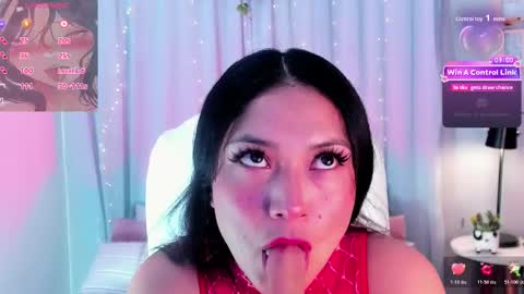 Coral Stefani online show from 12.17.25