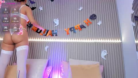 Snapshot of coralineross_ chatting on 10.15.25 coralineross_ online show from 10.15.25