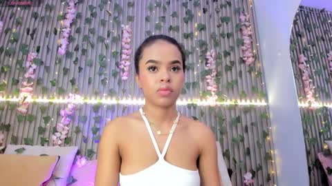 Snapshot of coralineross_ chatting on 10.28.25 coralineross_ online show from 10.28.25