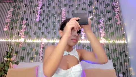 Snapshot of coralineross_ chatting on 10.29.25 coralineross_ online show from 10.29.25