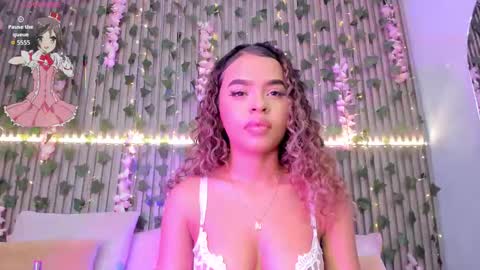 Snapshot of coralineross_ chatting on 11.01.25 coralineross_ online show from 11.01.25