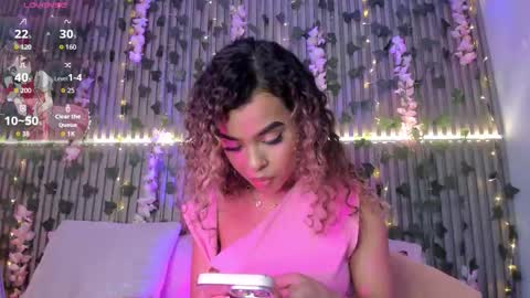Snapshot of coralineross_ chatting on 11.08.25 coralineross_ online show from 11.08.25