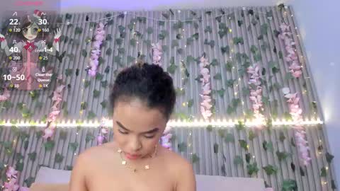 Snapshot of coralineross_ chatting on 11.14.25 coralineross_ online show from 11.14.25